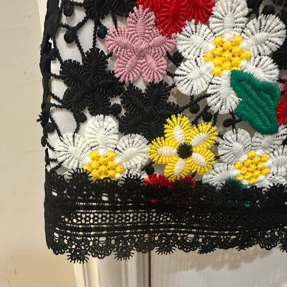 Alice + Olivia Black and White Lace Dress - Picture 7 of 7